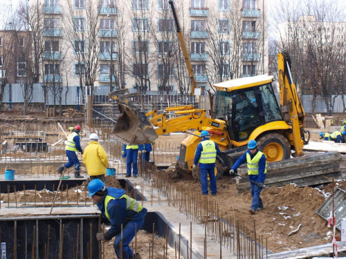 Trwa wylewanie fundamentów - takl wyglądał plac budowy 9 lutego 2009 roku.
