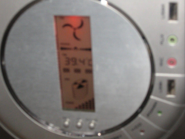 hehe oto temperatura wewnątrz obudowy którą pokazuje wbudowany w obudowe termometr #Temperatura