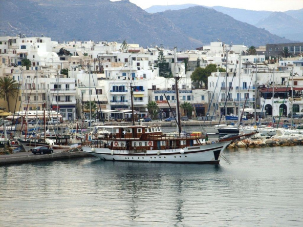 Naxos, port