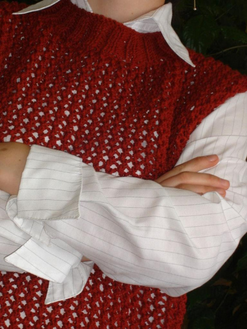ten sam bezrękawnik w innym zestawieniu kolorów #druty #RobótkiRęczne #swetry