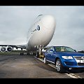 Volkswagen Touareg tows Boeing 747 (2007) #Auto #Samochod #Samochód #Volkswagen #Touareg #SUV #Terenowy #Boeing