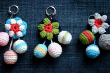 Wełniane breloczki #Wełna #brelok #kwiatek