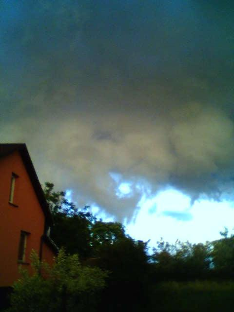 Chmura mijająca mój dom.. #chmureczka
