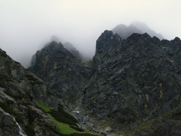 Łomnica nieśmiało przeglądająca zza chmur #Tatry