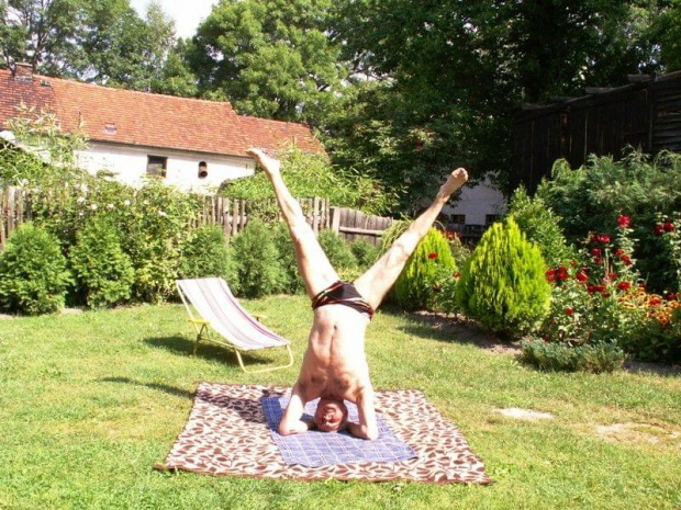 Foto na moim podwórku #joga #sirshasana #odmiana #podwórko