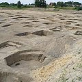 Zdjęcia z wykopalisk archeologicznych w miejscowości Staw koło Wielunia. Pozostałości po piecach