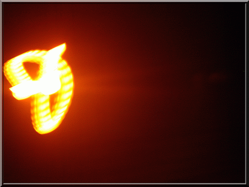 Ruchomy płomień uchwycony w kadrze. #światło