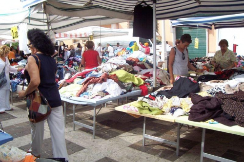 sprzedaż odbywa się raz w tygodniu,,, codziennie w innym miasteczku #mercato