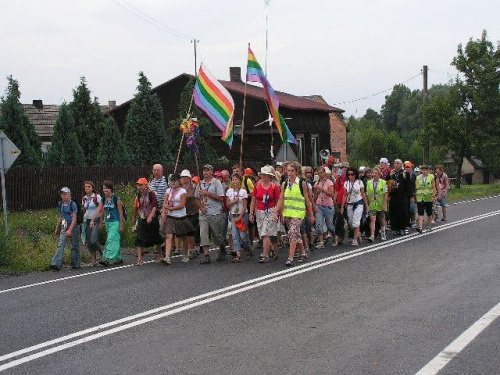 Pielgrzymka piesza Grupa Teczowa A. D. 2007. 29 lipca - 12 sierpnia z Kostrzyna nad Odrą na Jasną Górę. Tegoroczna liczyła 96 uczestników i znów przeszła ponad 440 kilometrów... #PielgrzymkaWakcje