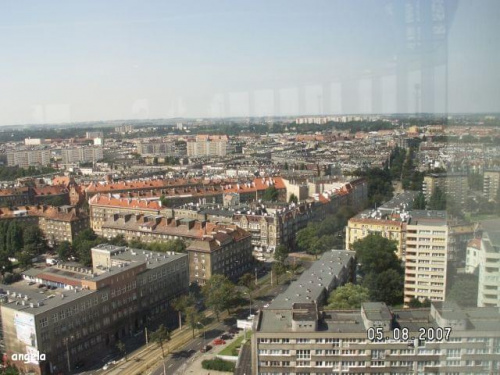 Widok na Szczecin z 22 piętra kawiarni Cafe 22, która znajduje się w budynku PŻM.