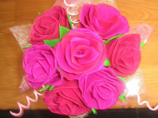 bukiet urodzinowy z 7 róż #bukiet #KwiatyZBibuły #handmade