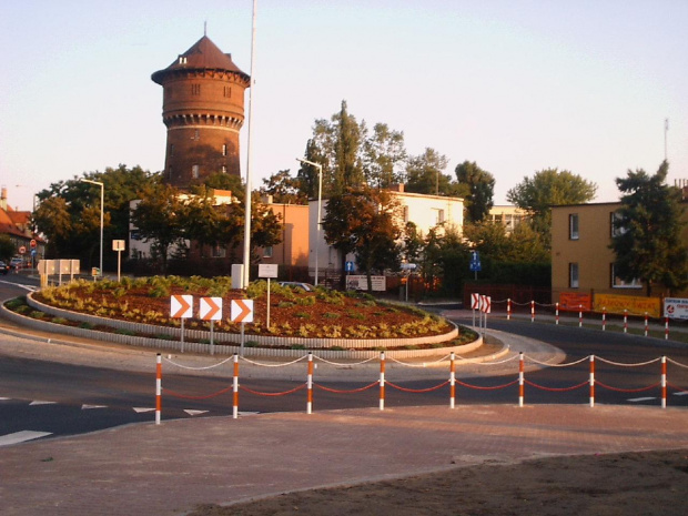 Gniezno, małe rondo przy wieży ciśnień.