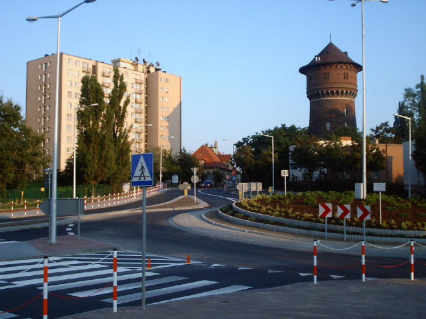 Gniezno, małe rondo przy wieży ciśnień.