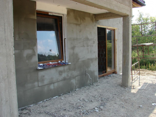 okno od łazienki i balkon od sypialni