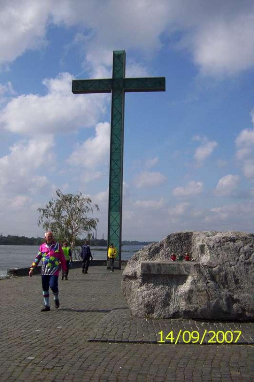 Krzyż przy tamie we Włocławku