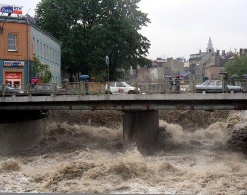 rzeka Biała, widok na most obok Sfery