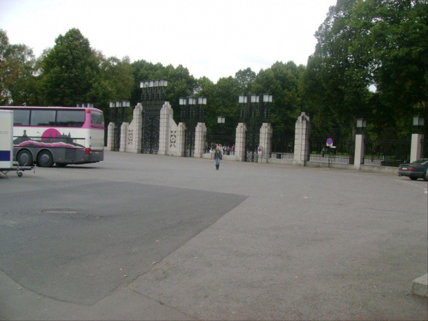 plac przed parkiem #Vigeland