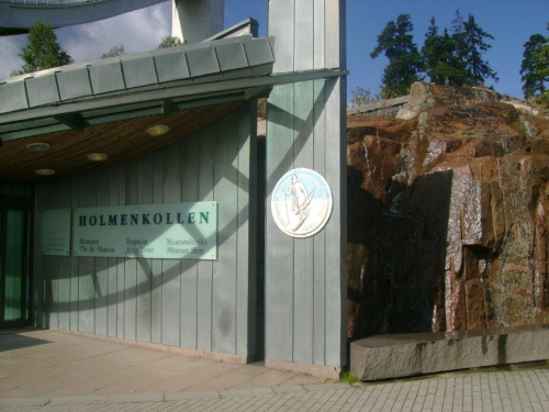 Holmenkollen, skocznia przy progu, muzeum narciarstwa i ciek wodny